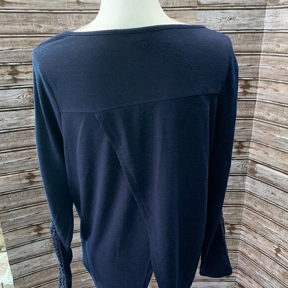 MAX  JEANS Navy Top with Crochet Sleeves  and Open Back detail.  Scoop Neck - Picture 6 of 7
